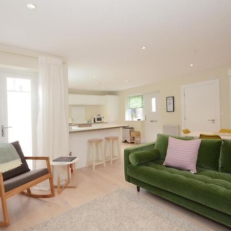 The Mews - 2 Bedroom Luxury, Spacious House With Free Parking Йорк Экстерьер фото