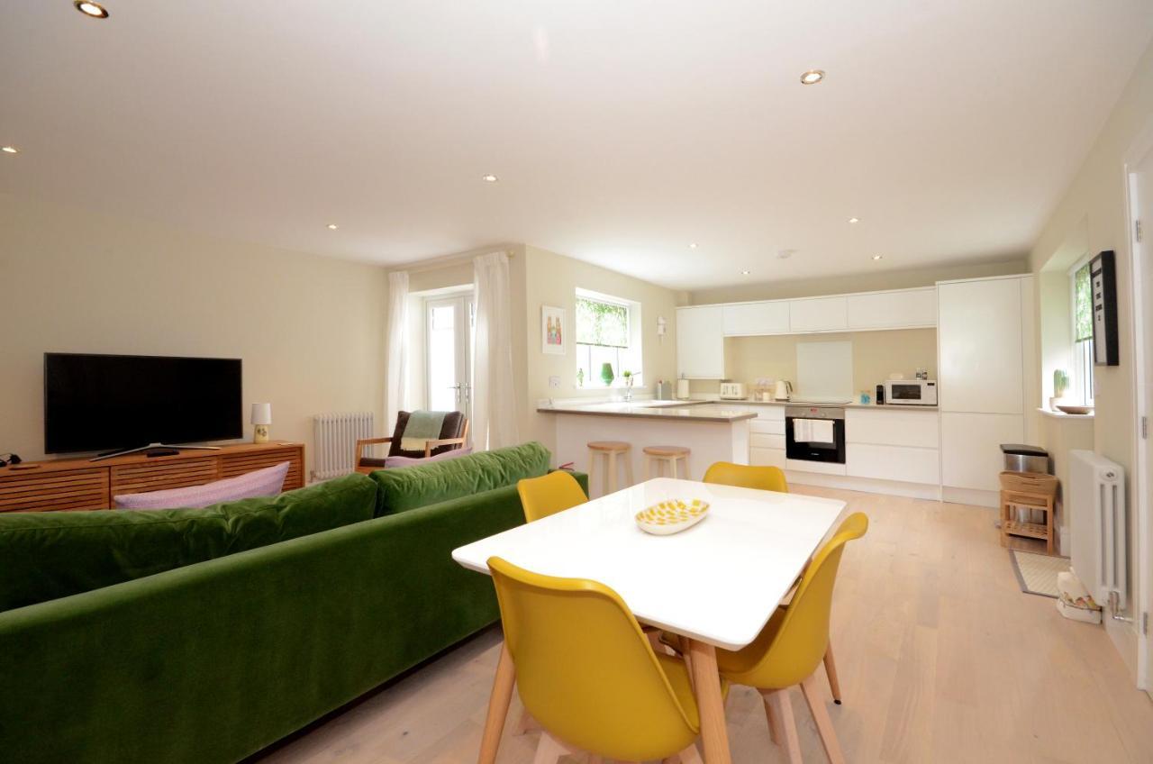 The Mews - 2 Bedroom Luxury, Spacious House With Free Parking Йорк Экстерьер фото